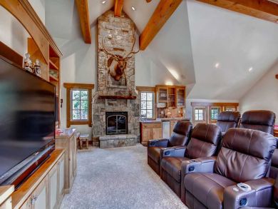 Walk to Lifts and Private Hot Tub