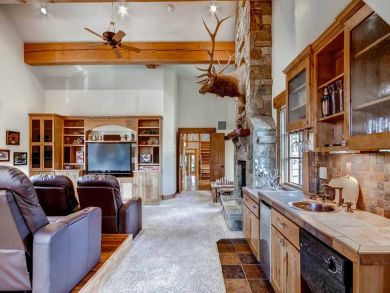 Walk to Lifts and Private Hot Tub