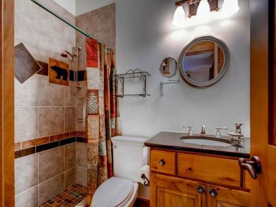 Walk to Lifts and Private Hot Tub