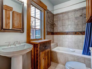 Walk to Lifts and Private Hot Tub