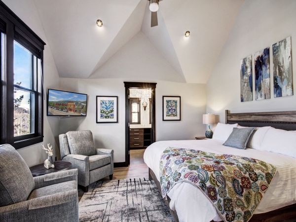 Gorgeous Breckenridge Vacation Home with Private Hot Tub