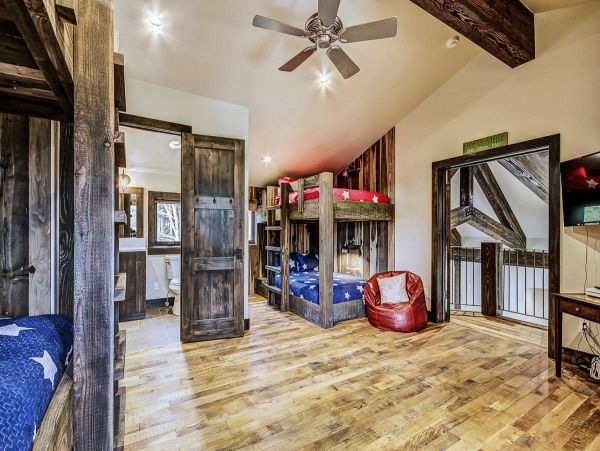 Luxury Six Bedroom Mountain Home in Breckenridge Sleeps 14