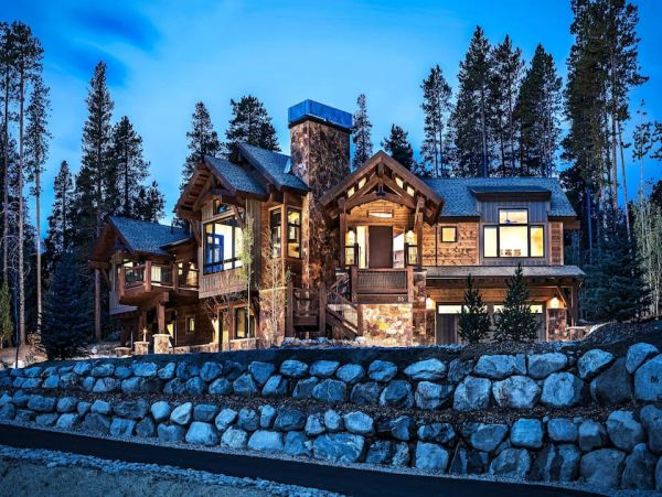 Luxury Six Bedroom Mountain Home in Breckenridge Sleeps 14