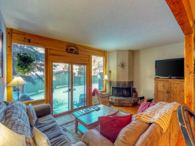 Two Story Townhome with Shared Pool and Hot Tub