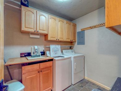 Two Story Townhome with Shared Pool and Hot Tub