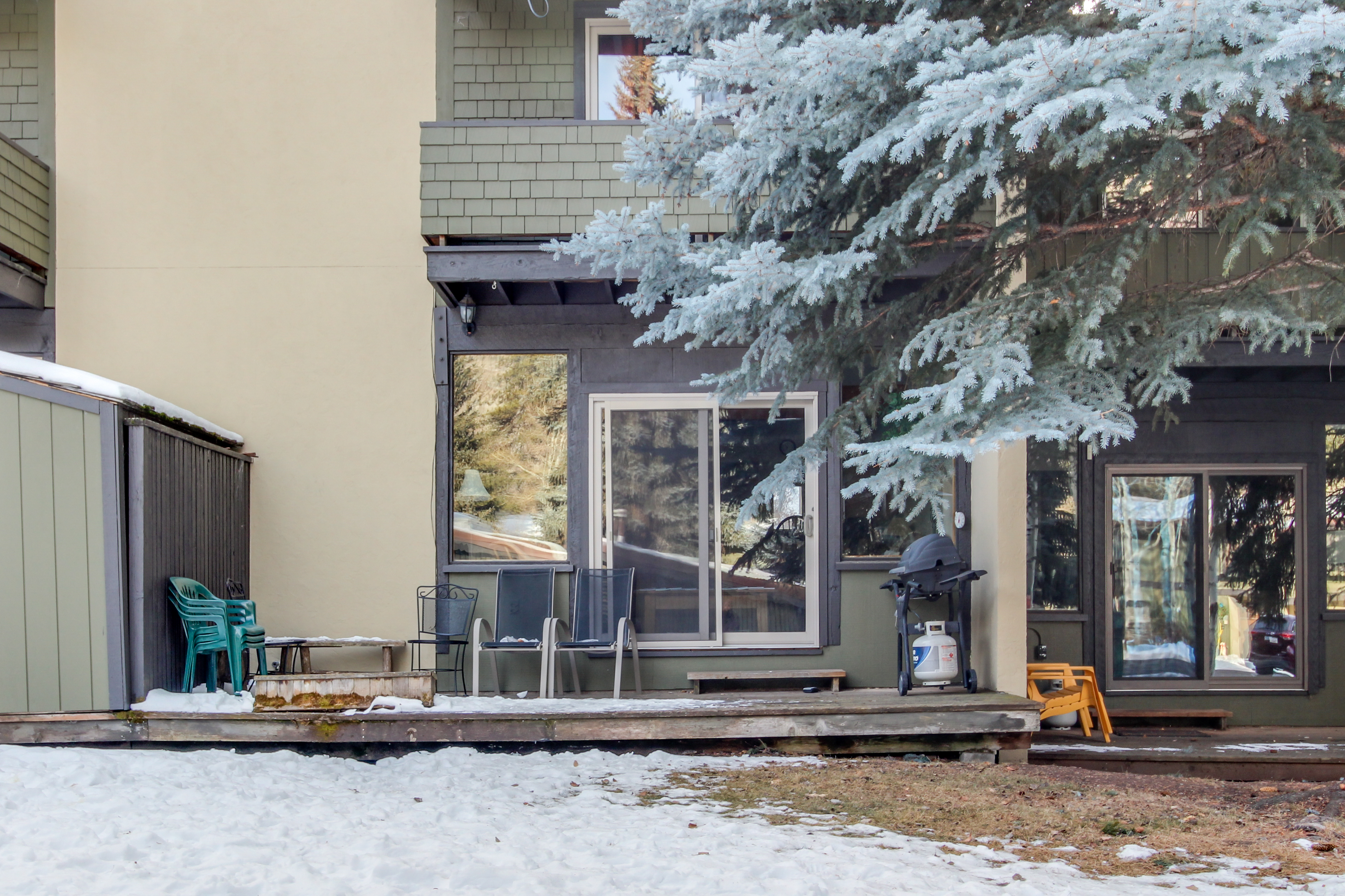 Two Story Townhome with Shared Pool and Hot Tub