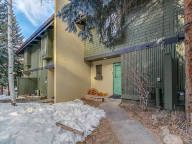 Two Story Townhome with Shared Pool and Hot Tub