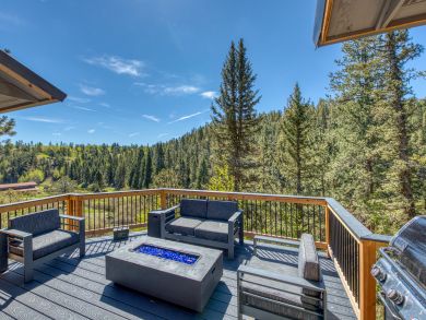 Four Bedroom Vacation Rental Home in Breckenridge