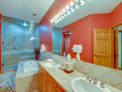 Avon Condo 937540