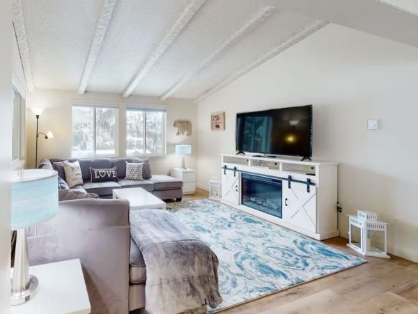 Large Mountain Retreat Vail Shuttle Route
