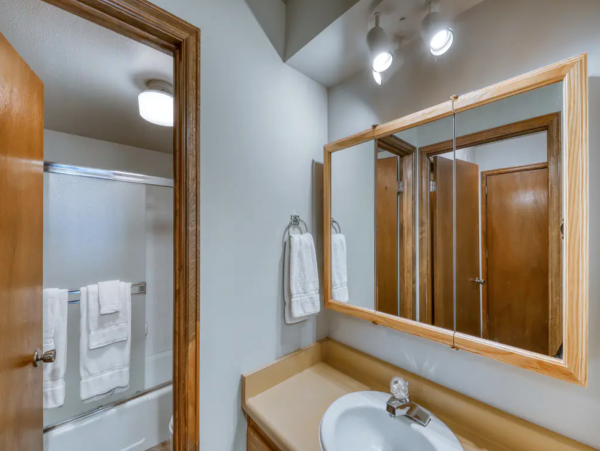 Stunning Views Vacation Duplex in Vail Drive To Ski Lifts