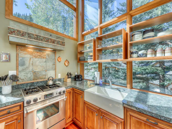 Stunning Views Vacation Duplex in Vail Drive To Ski Lifts