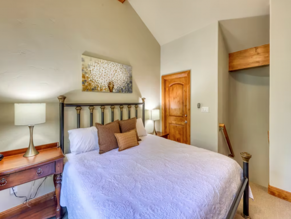 Stunning Views Vacation Duplex in Vail Drive To Ski Lifts