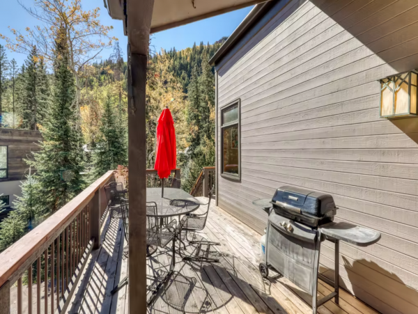Stunning Views Vacation Duplex in Vail Drive To Ski Lifts