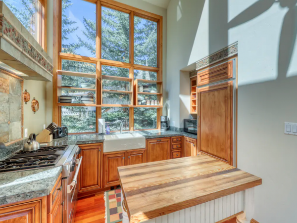 Stunning Views Vacation Duplex in Vail Drive To Ski Lifts