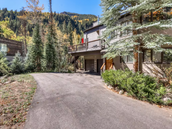Stunning Views Vacation Duplex in Vail Drive To Ski Lifts