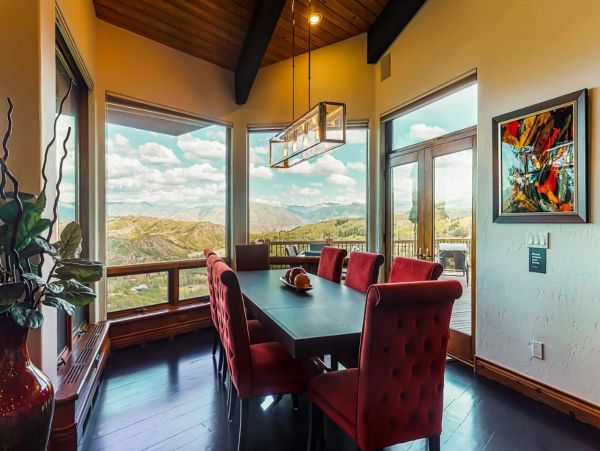 Gorgeous 5 Bedroom Vacation Home in Snowmass Sleeps 14