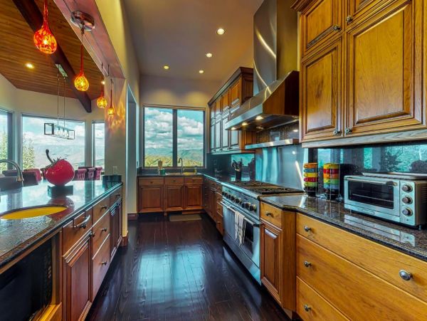 Gorgeous 5 Bedroom Vacation Home in Snowmass Sleeps 14