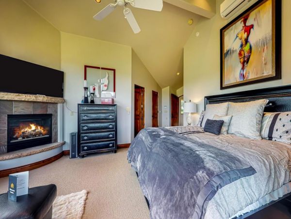 Gorgeous 5 Bedroom Vacation Home in Snowmass Sleeps 14