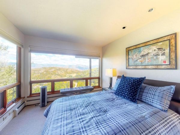 Gorgeous 5 Bedroom Vacation Home in Snowmass Sleeps 14