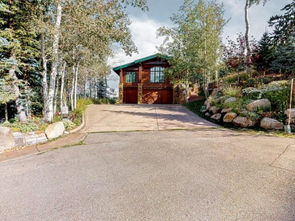 Gorgeous 5 Bedroom Vacation Home in Snowmass Sleeps 14