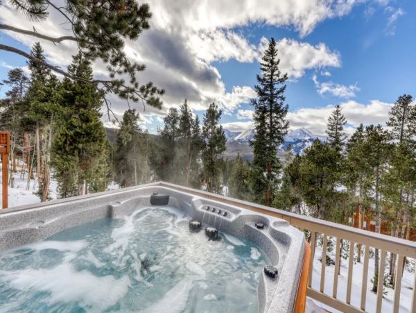 Beautiful Breckenridge Vacation Home With Private Hot Tub