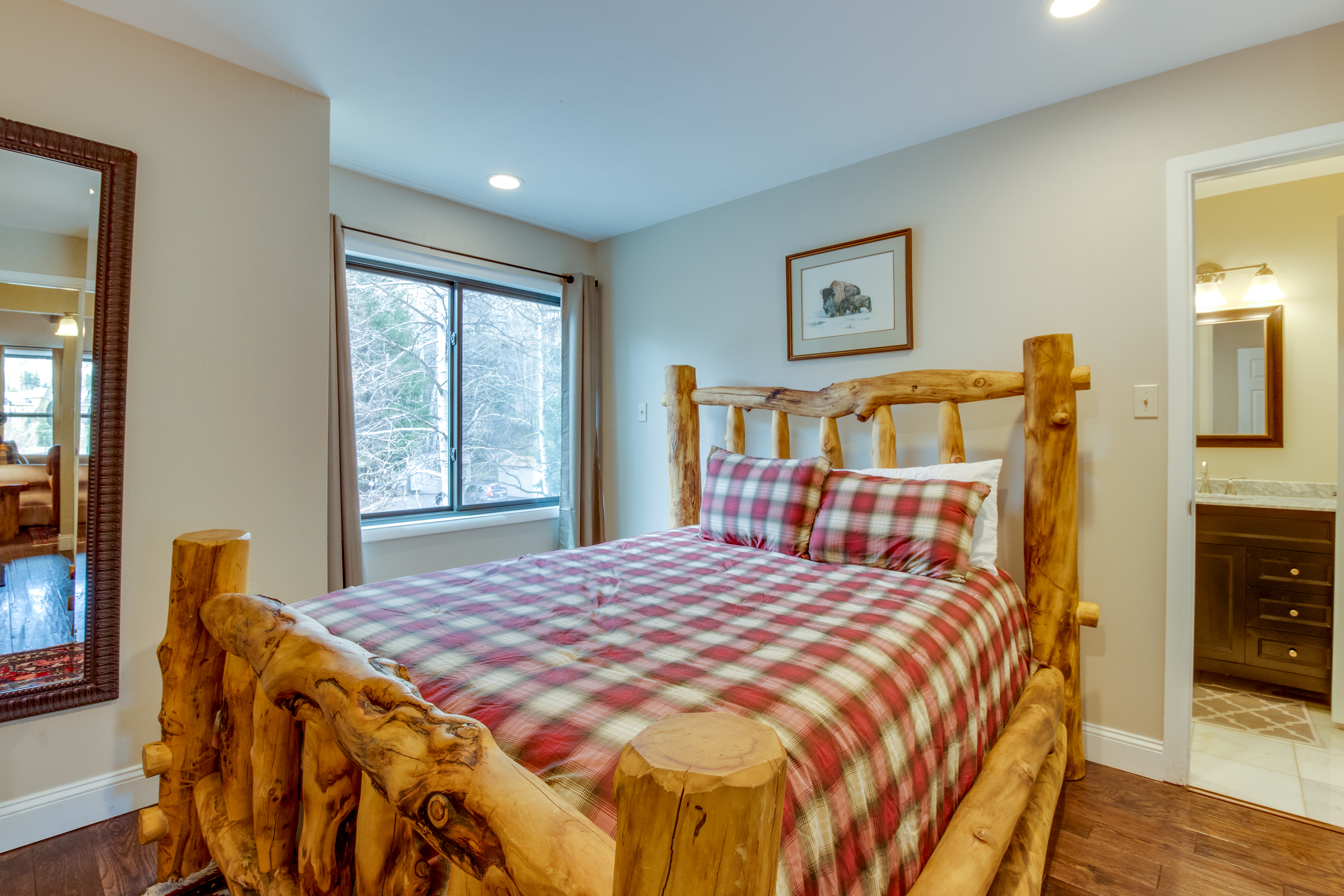 3 bedroom plus loft West Vail Condo on shuttle 3 bedroom plus loft West Vail Condo on shuttle