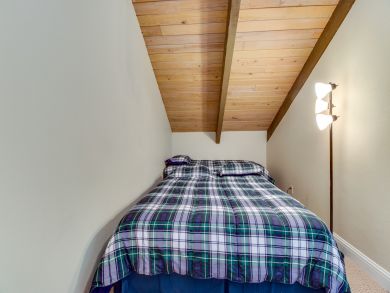 3 bedroom plus loft West Vail Condo on shuttle 3 bedroom plus loft West Vail Condo on shuttle