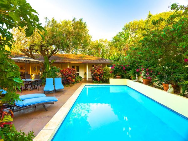 Lovely 4 Bedroom Villa with Pool & Only 2 Min Walk to Beach