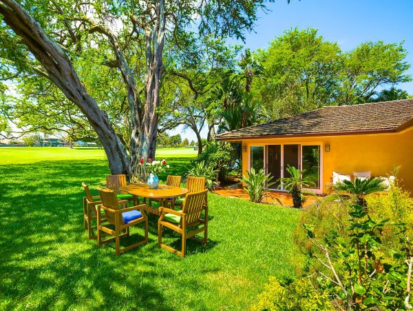 Lovely 4 Bedroom Villa with Pool & Only 2 Min Walk to Beach