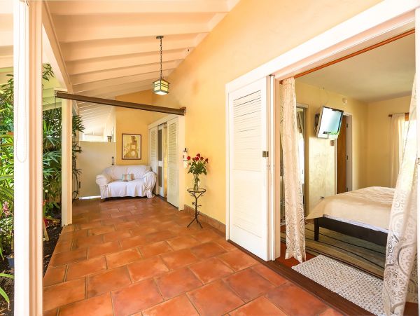 Lovely 4 Bedroom Villa with Pool & Only 2 Min Walk to Beach