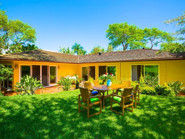 Lovely 4 Bedroom Villa with Pool & Only 2 Min Walk to Beach