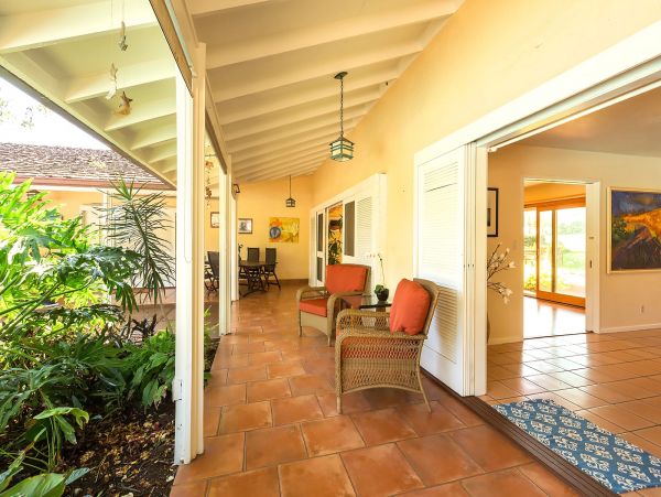 Lovely 4 Bedroom Villa with Pool & Only 2 Min Walk to Beach
