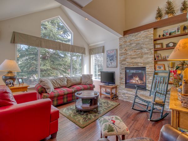 Three Bedroom Rental Home in Arrowhead