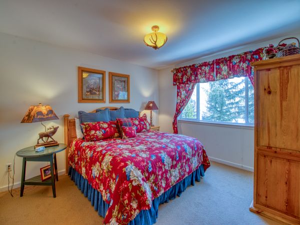Three Bedroom Rental Home in Arrowhead