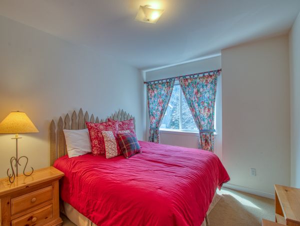 Three Bedroom Rental Home in Arrowhead