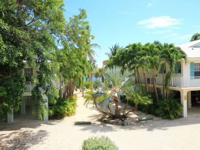 Oceanfront Two-Bedroom Rental Home in Islamorada