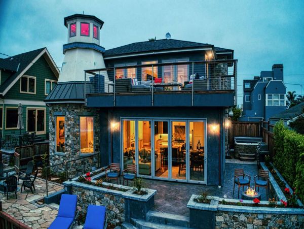Three Bedroom Walk to Beach Vacation Home in Santa Cruz