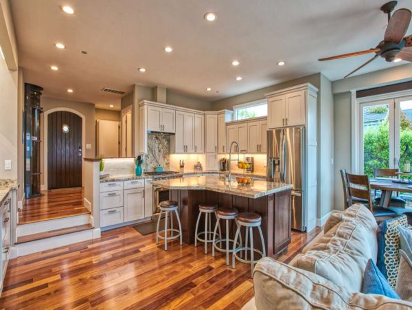 Three Bedroom Walk to Beach Vacation Home in Santa Cruz