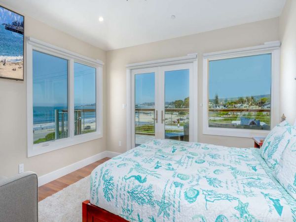 Three Bedroom Walk to Beach Vacation Home in Santa Cruz