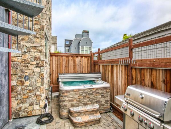 Three Bedroom Walk to Beach Vacation Home in Santa Cruz