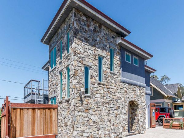 Three Bedroom Walk to Beach Vacation Home in Santa Cruz