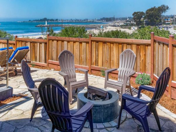 Three Bedroom Walk to Beach Vacation Home in Santa Cruz