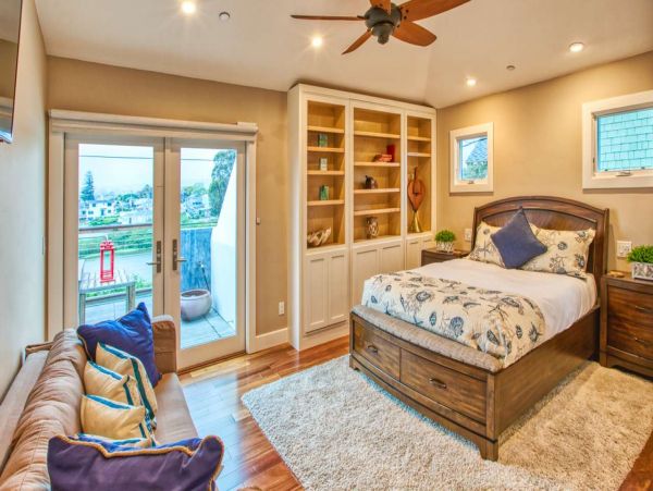 Three Bedroom Walk to Beach Vacation Home in Santa Cruz