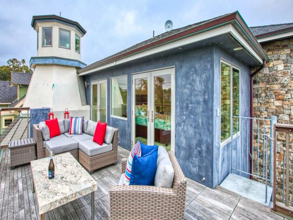 Three Bedroom Walk to Beach Vacation Home in Santa Cruz