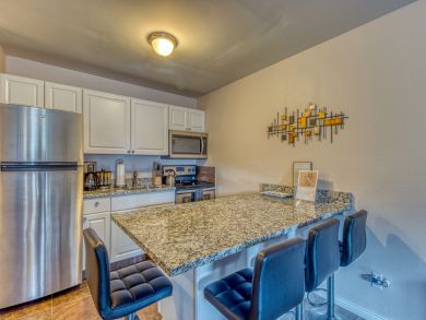 Avon Condo 937889