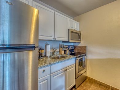 Avon Condo 937889