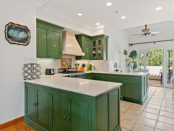 Santa Barbara 3 Bedroom Condo with Rooftop Patio Deck