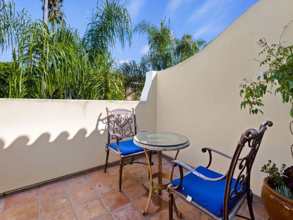 Santa Barbara 3 Bedroom Condo with Rooftop Patio Deck