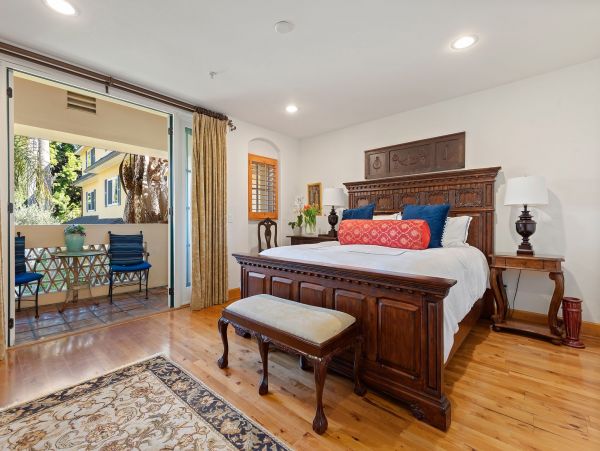 Santa Barbara 3 Bedroom Condo with Rooftop Patio Deck